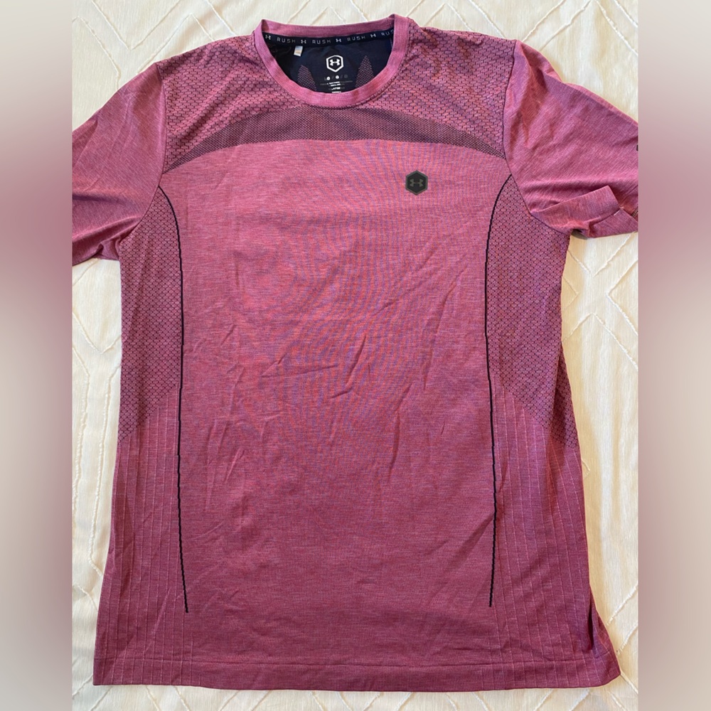 Under Armour Men’s Maroon Performance Crew Neck Shirt